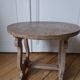 Table d'appoint en bois clair cerusé à pietement violonné