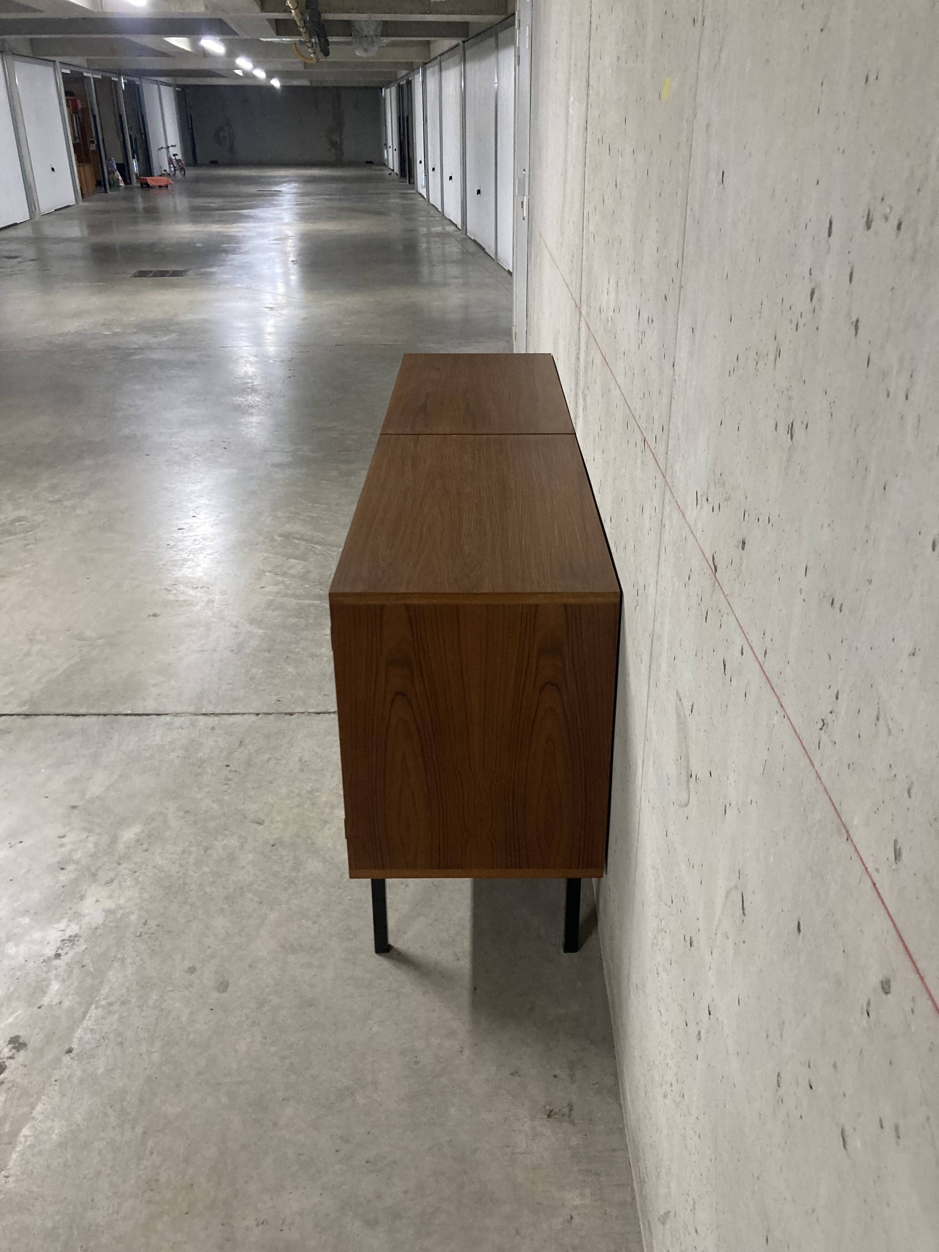 Enfilade moderniste noire et blanche Philippon et Lecoq vintage années 60