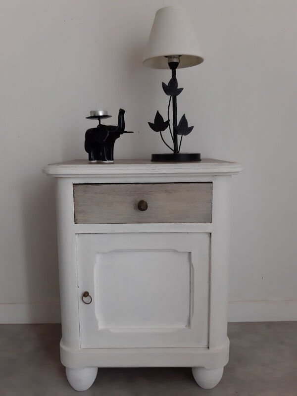 Massive chestnut chevet