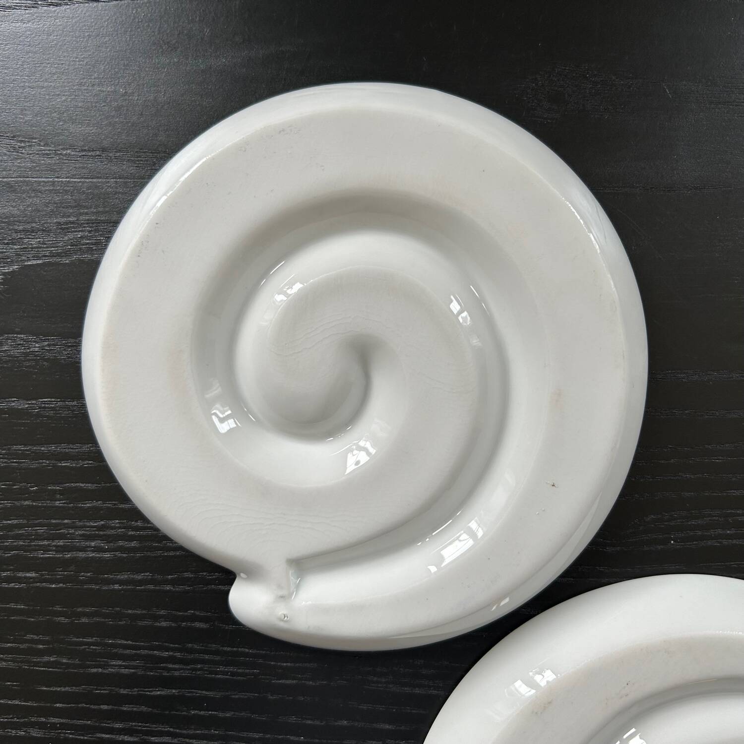 Duo of spiral dishes