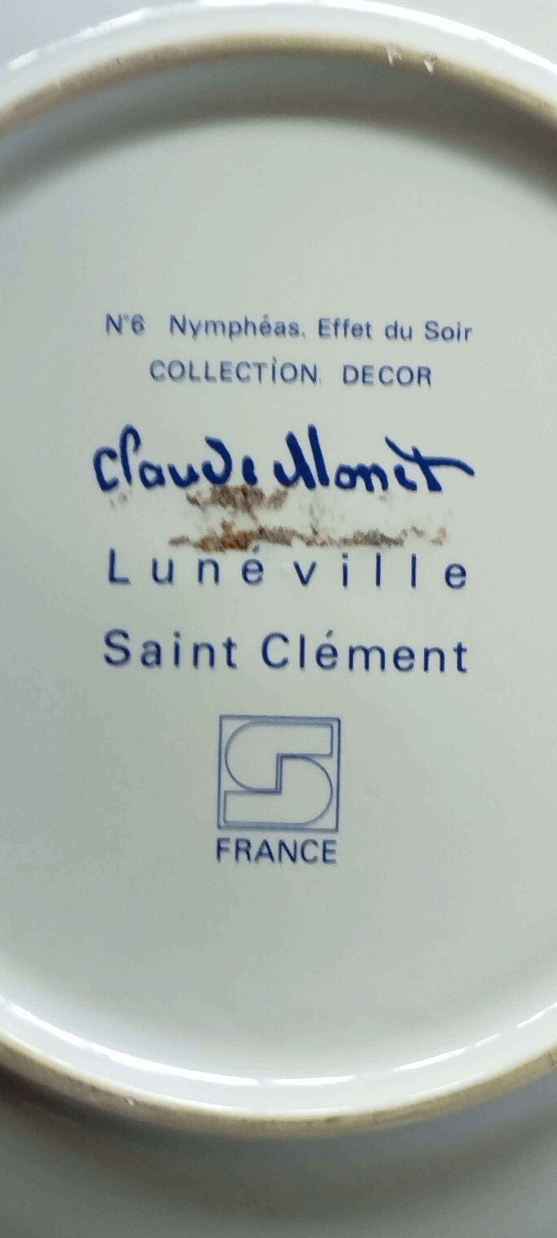 Square bowl in Lunéville Saint Clément earthenware, Monet's Water Lilies decoration.