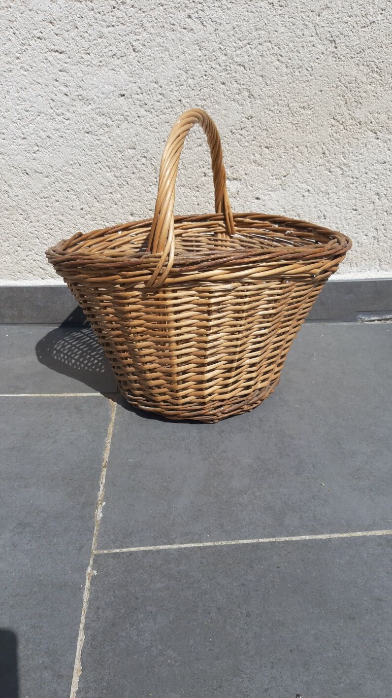 old wicker basket 60/70