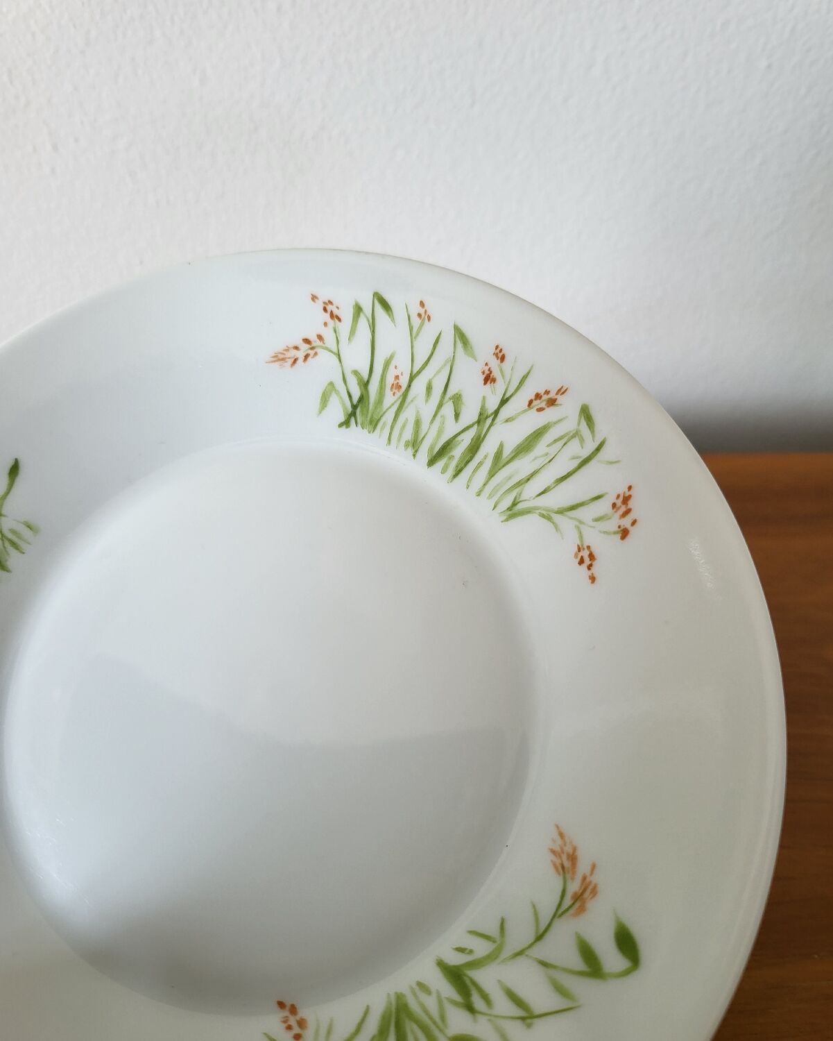 Tea cup and saucer in Limoges porcelain, Edith du Tertre design.