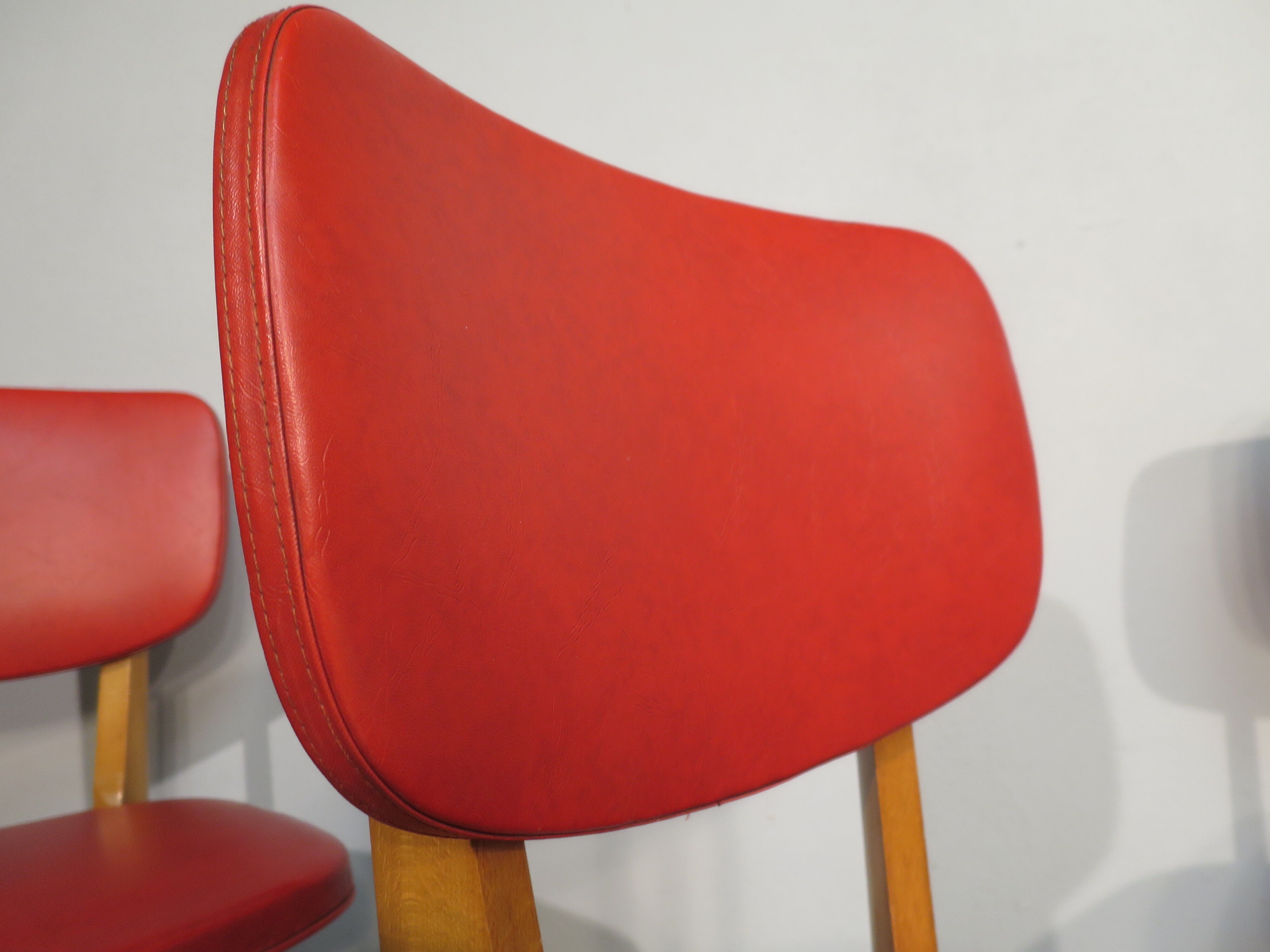 Set of 4 vintage chairs in skai