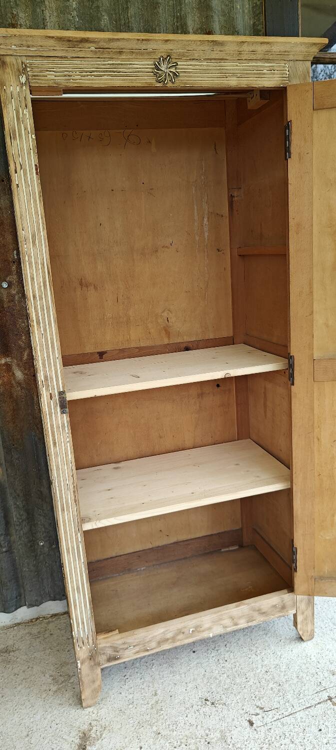 Parisian bonnetière wardrobe