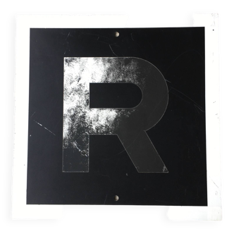 Letter plate R