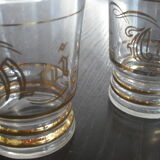 4 verres gravés or, un flacon