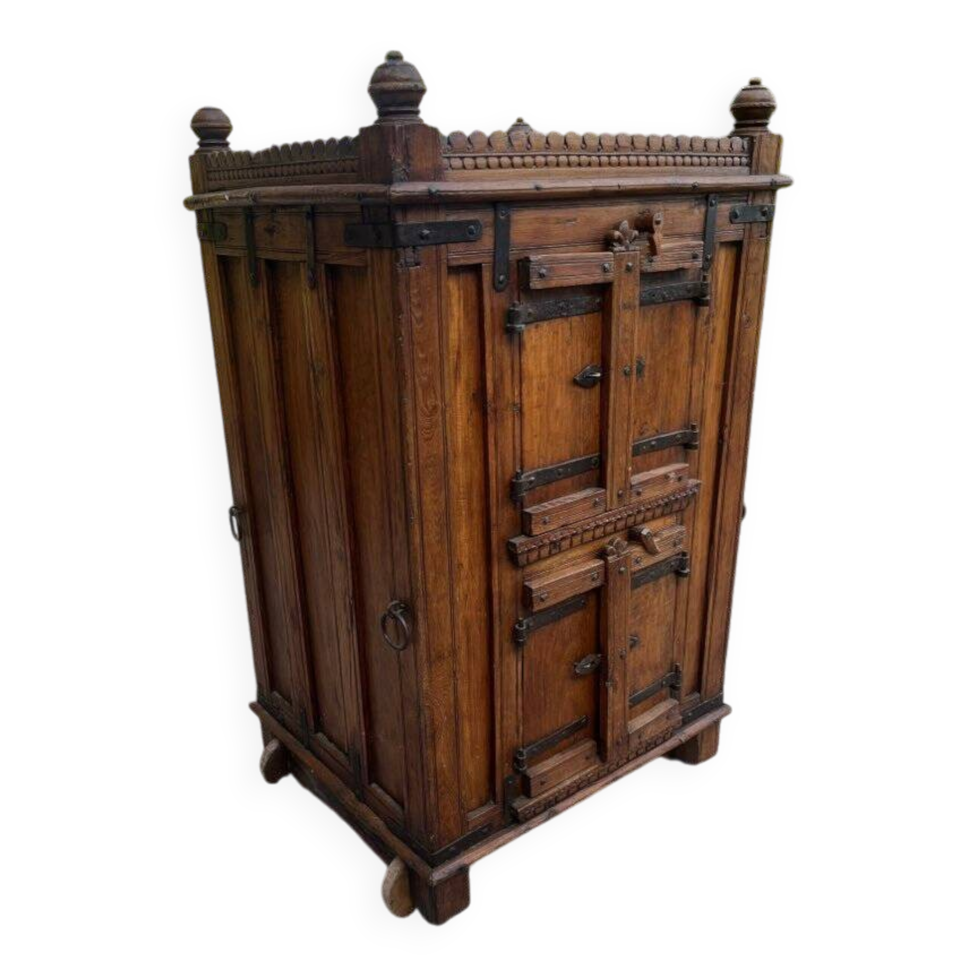 Storage unit with 4 doors