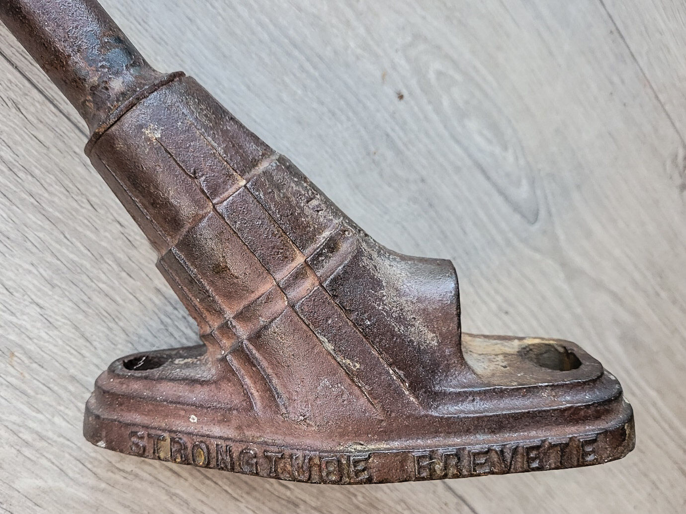 Industrial wall lamp