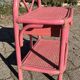 Chevet en rotin rose