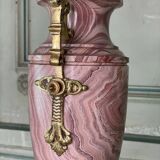 Pair of urns in pink marble and gilt bronze