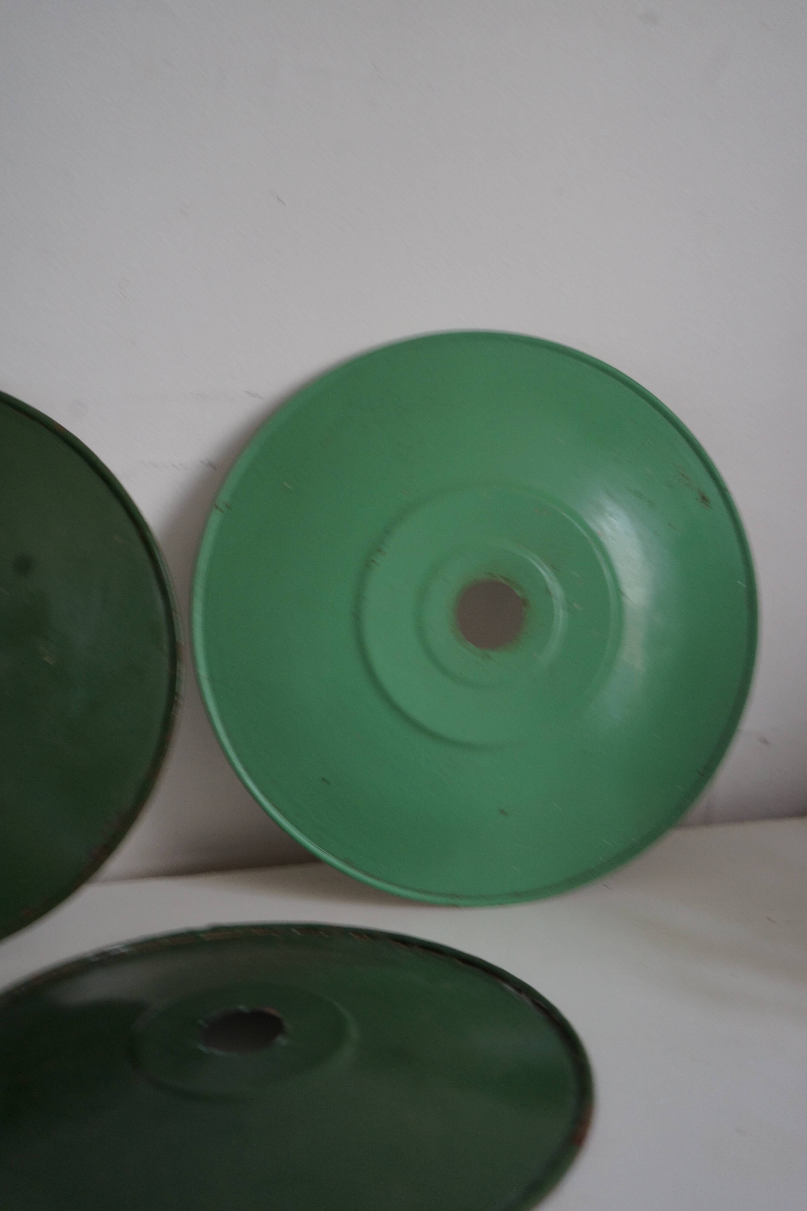 Set of 3 suspensions in old industrial green enameled sheet metal