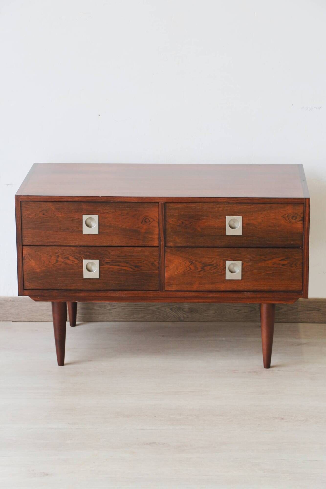 Scandinavian chest of drawers in rosewood | Vintage 1960