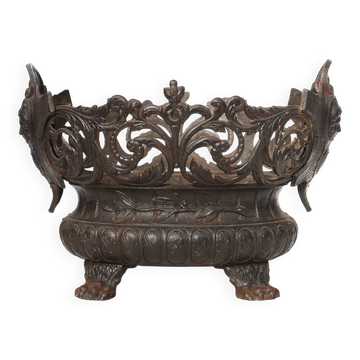Jardinière en fonte décorée de masques et de pattes de lion, France années 1850