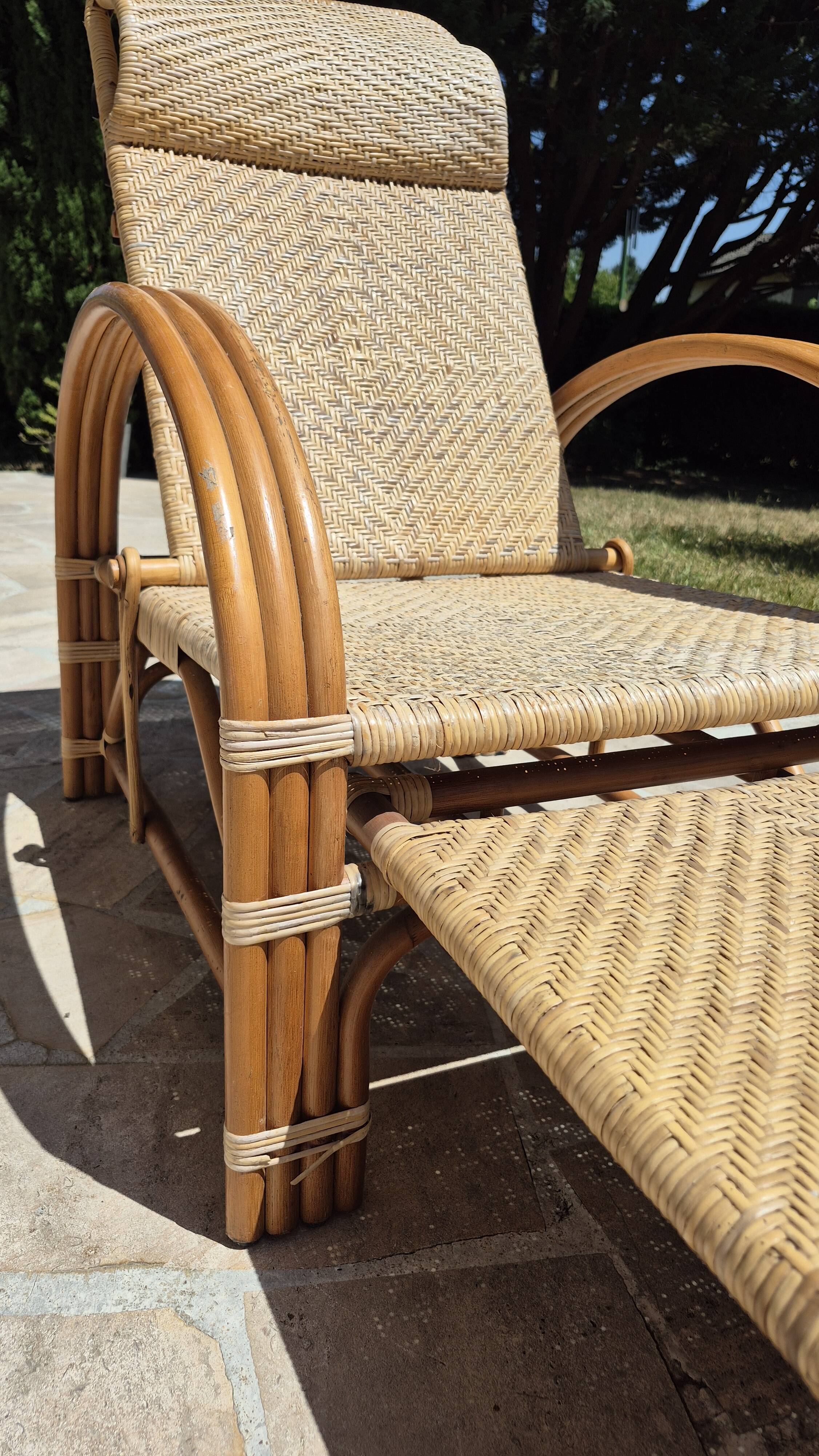 Vintage rattan and bamboo chaise longue, circa 1960s Italy.