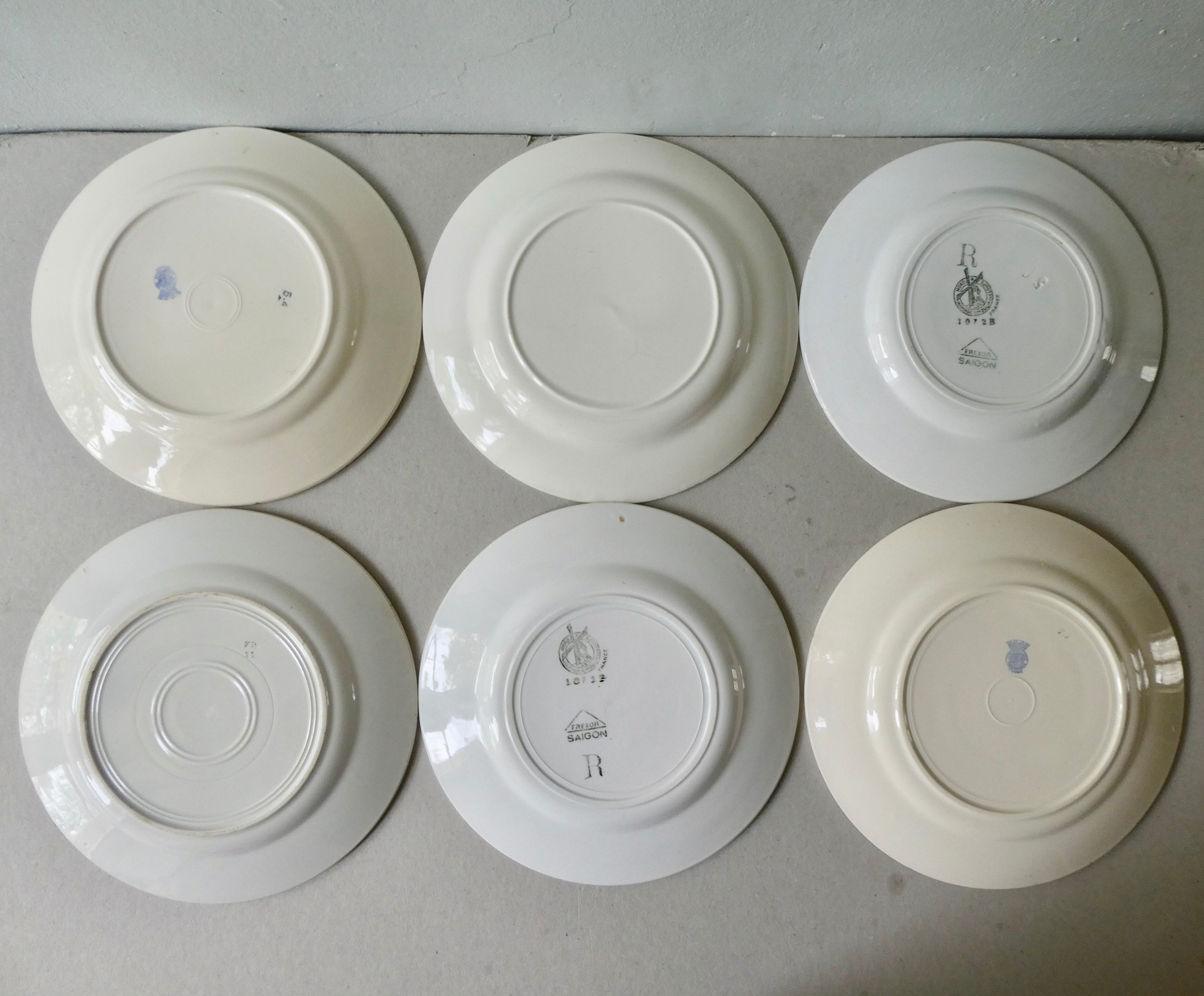 Lot of 6 flat plates, red décor