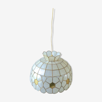 Lustre suspension en nacre et laiton des années 70