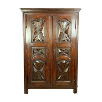 Louis XIV era wardrobe has diamond tips