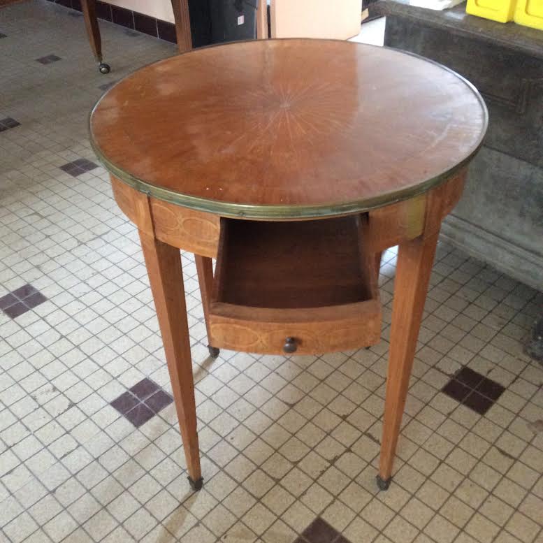 Round pedestal table 1 drawer