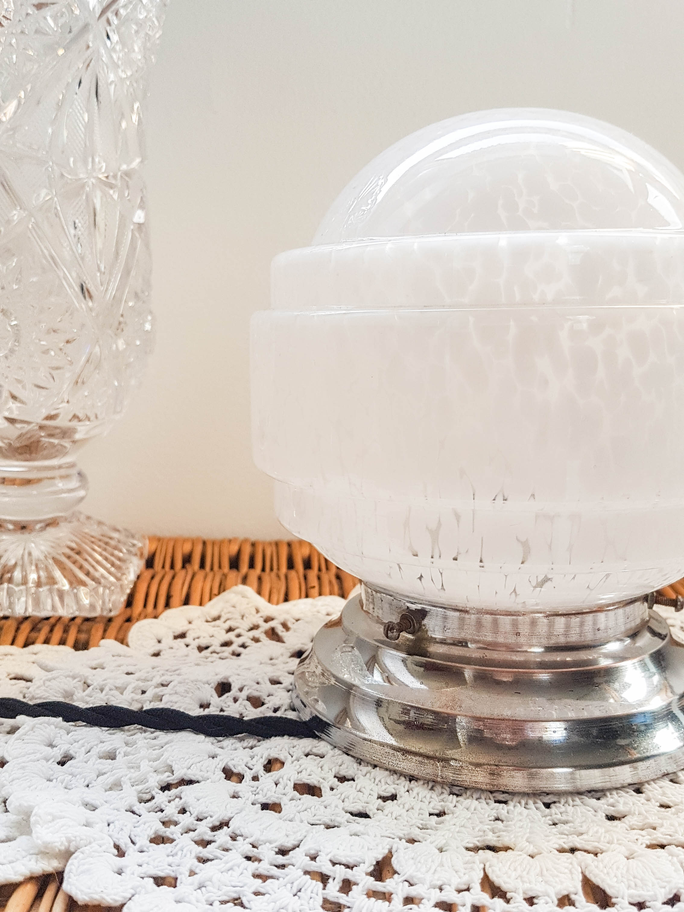 Lamp to lay vintage opaline white Clichy glass