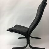 Mid-Century design black leather lounge chair by Ingmar Relling for Westnof