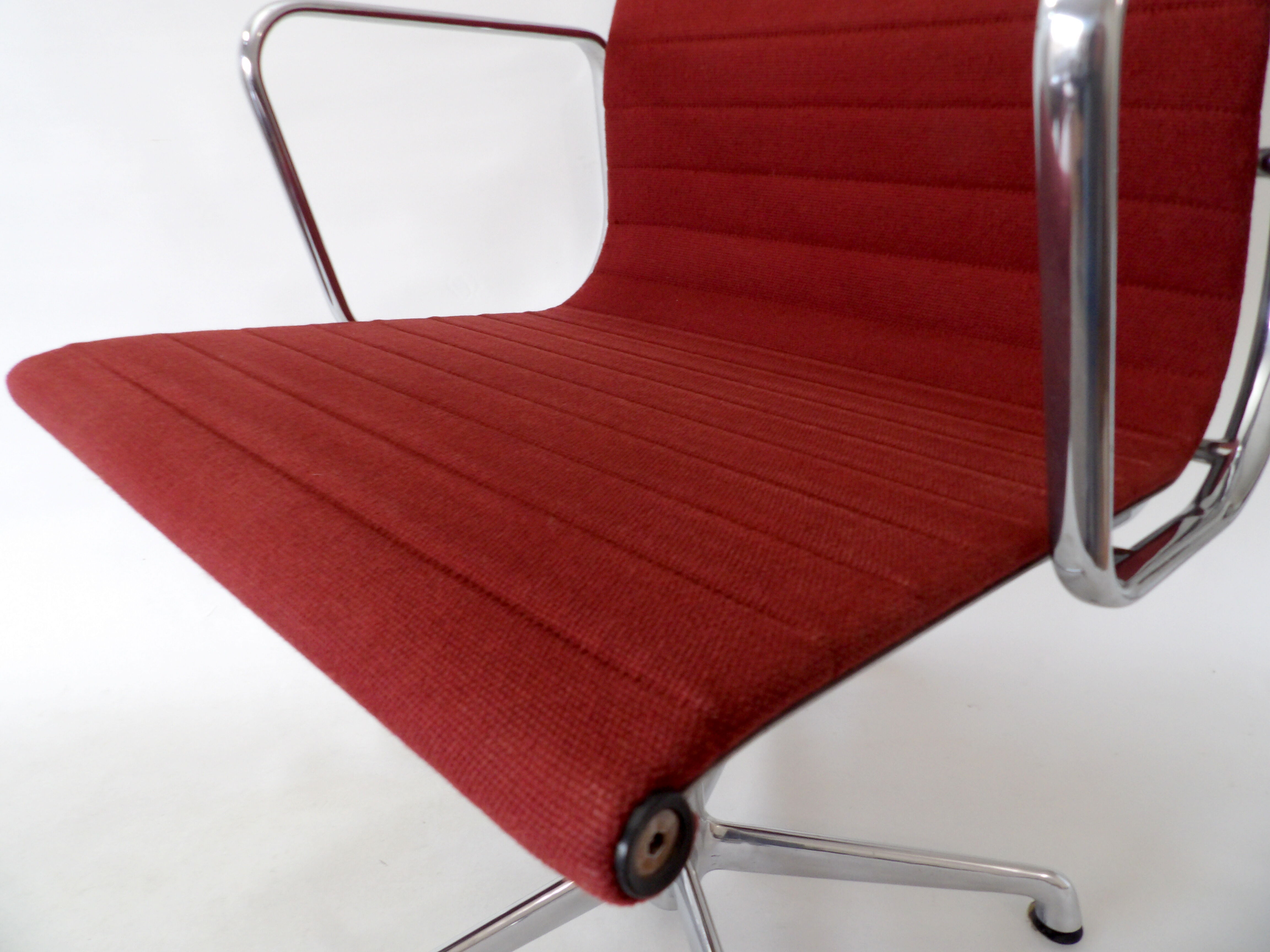 Swivel armchair Charles & Ray Eames  icf edition
