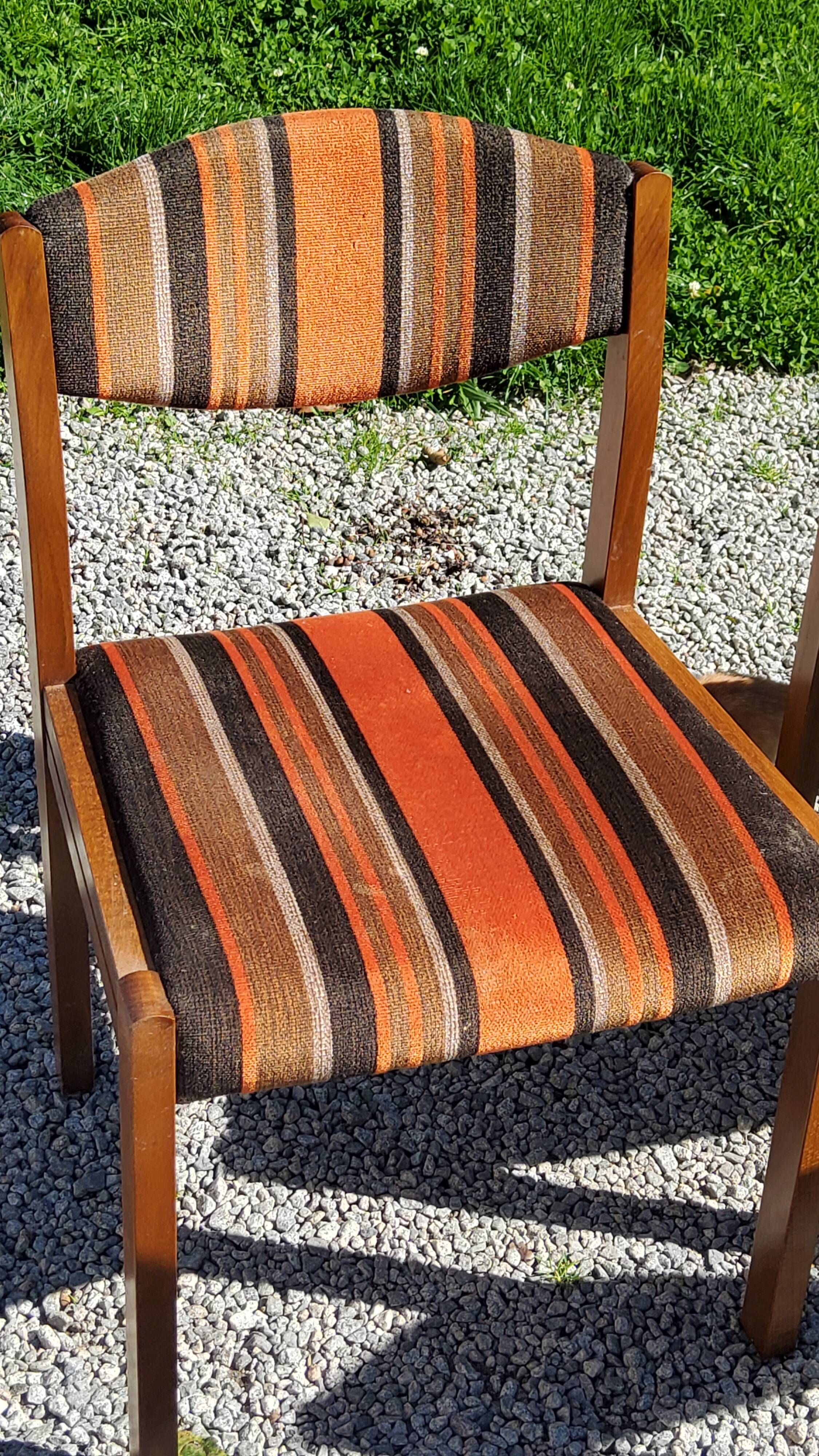 Set of 5 70s designer chairs in beech and orange and brown velvet Self éditeur