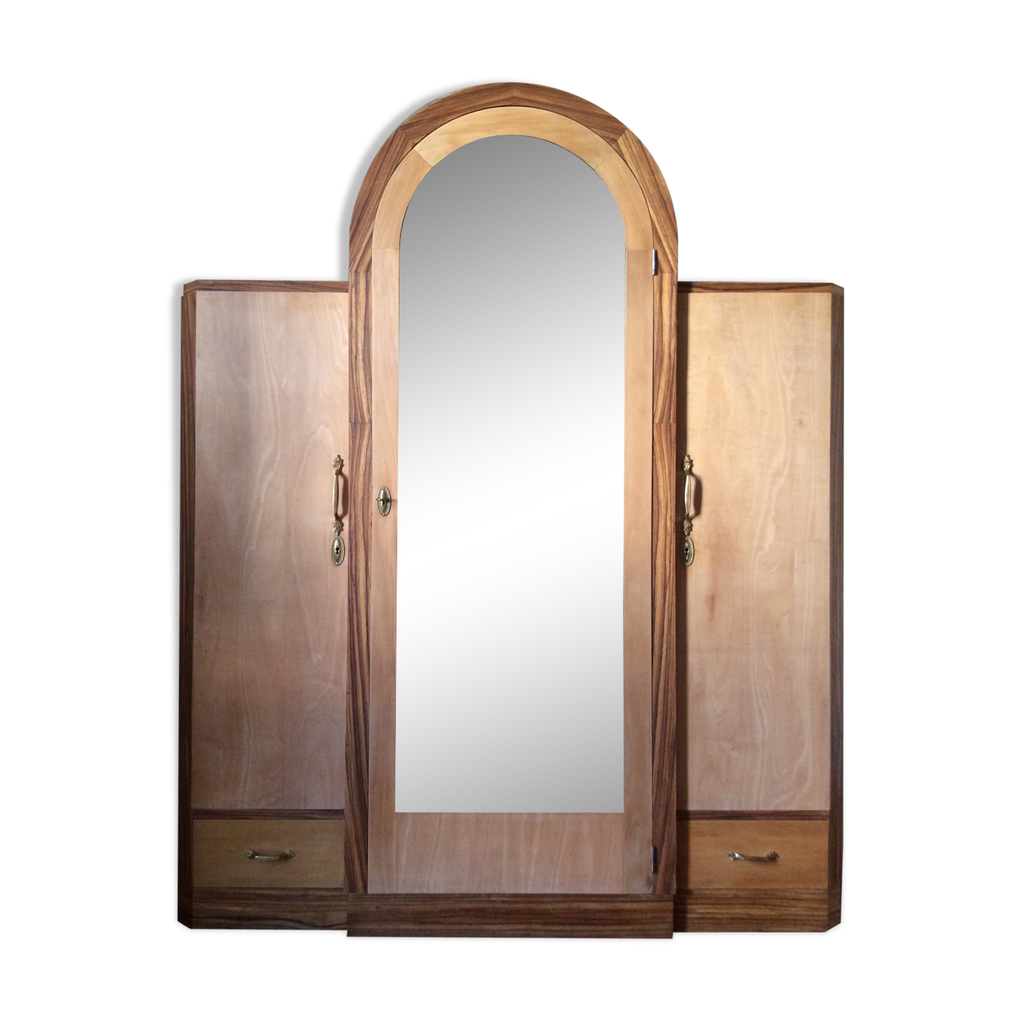 Ice-cream dressing closet with art deco dome