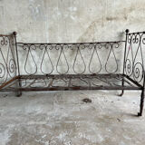 Evolutionary baby cot