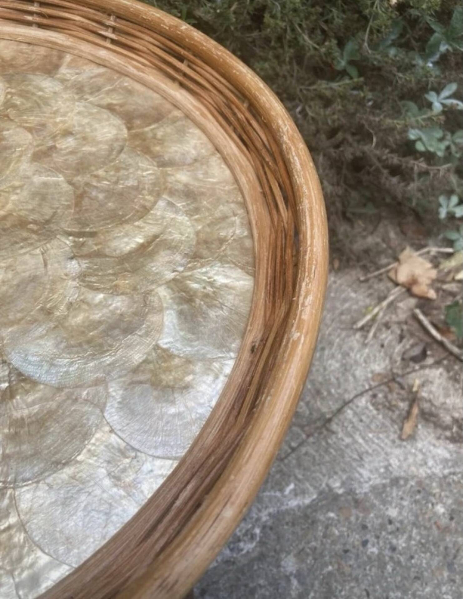 Mother-of-pearl plate