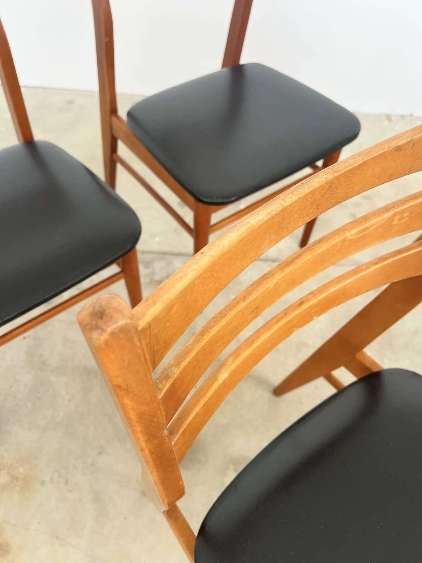 Lot de 4 chaises scandinaves hêtre et skai 60s