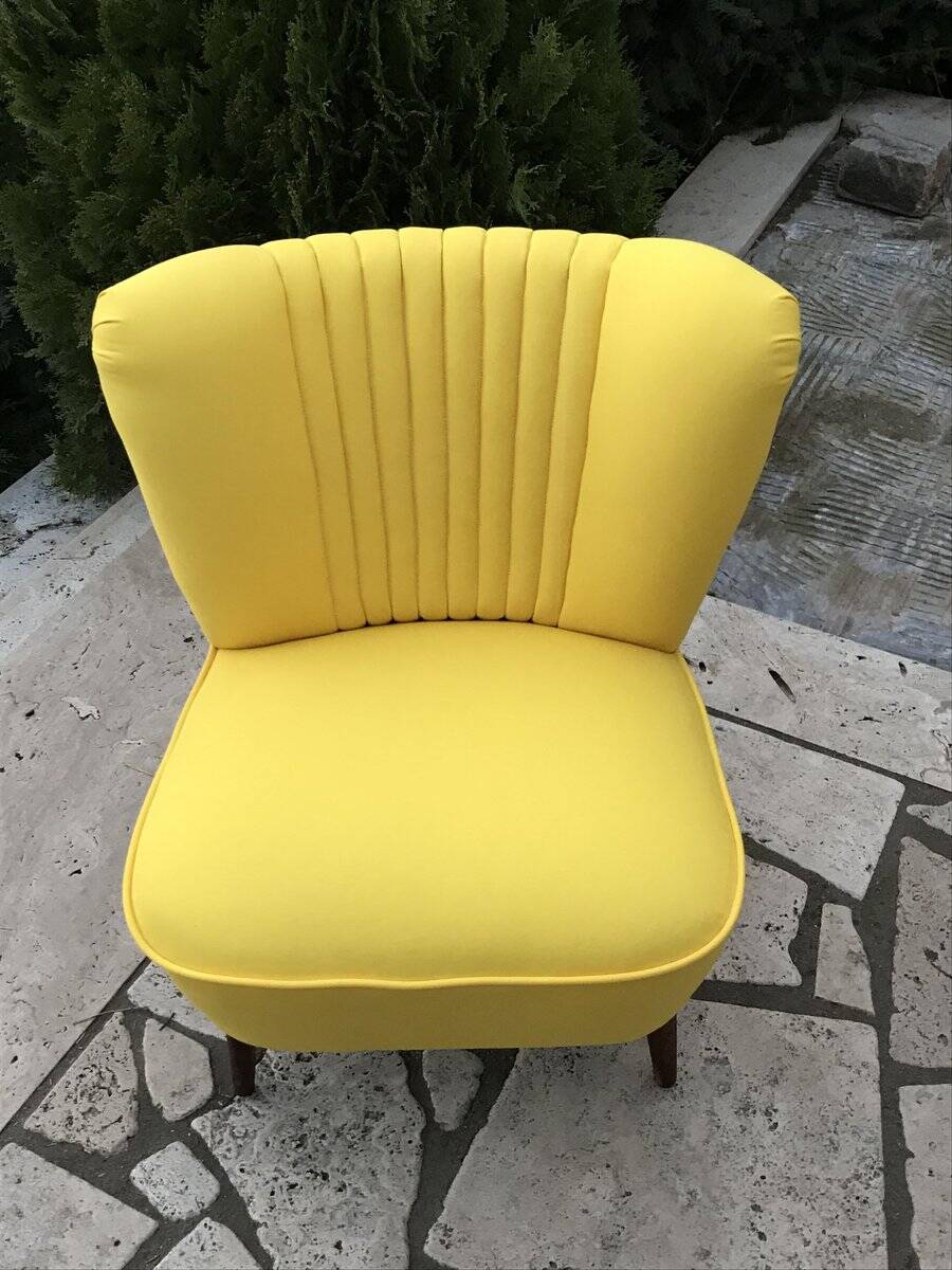 Yellow cocktail chair in solid beech, 1960s, with fluted backrest and tapered legs.