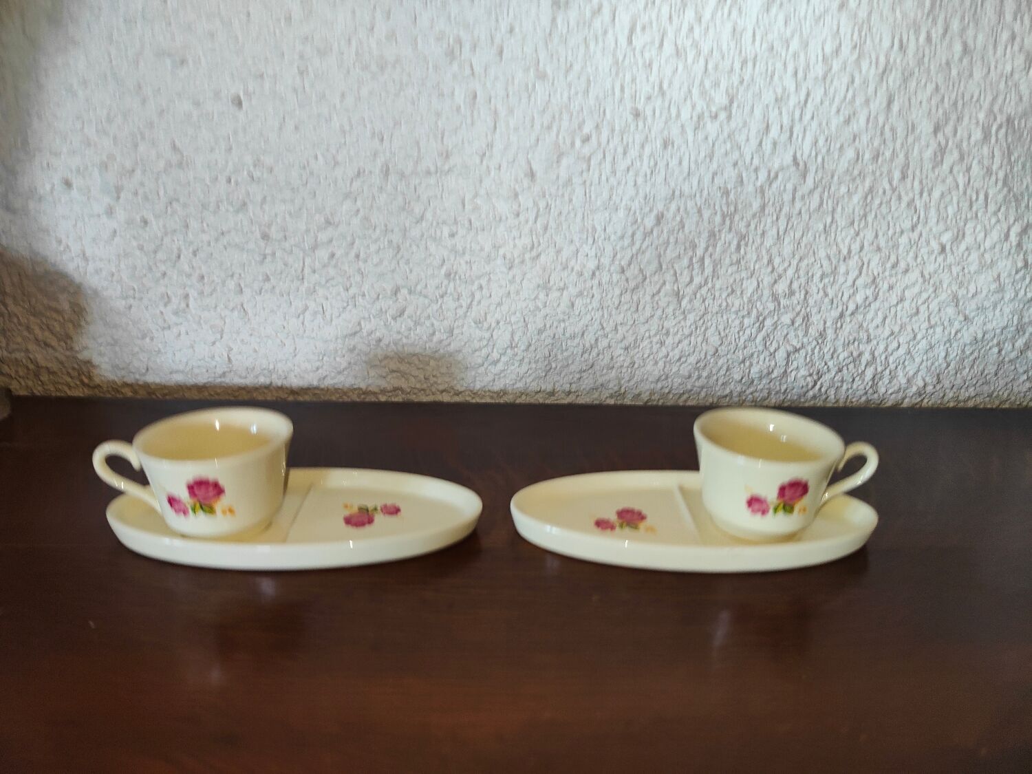 Head to head with retro flower decoration