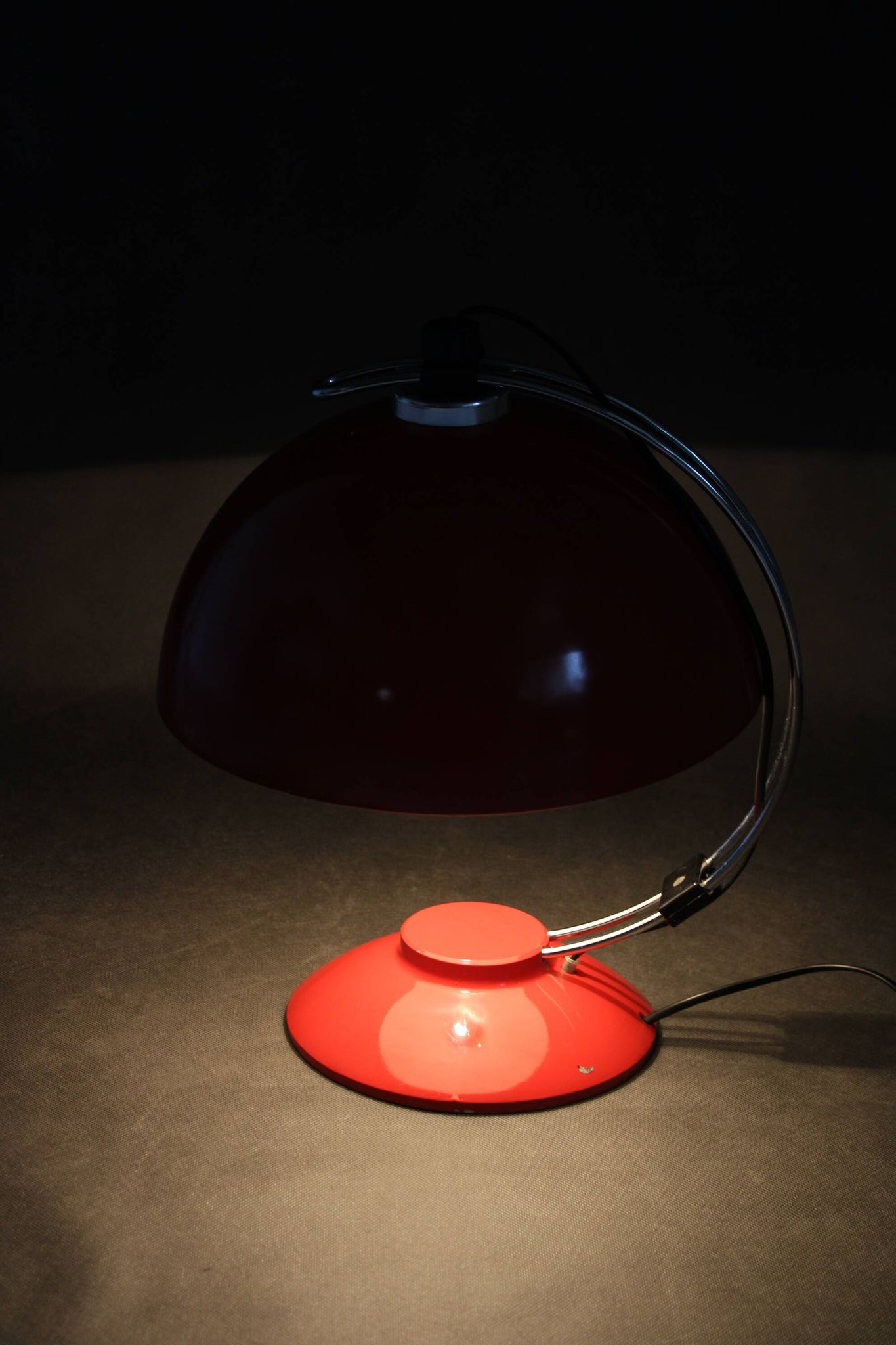 Lampe de table rouge des années 1970, Tchécoslovaquie