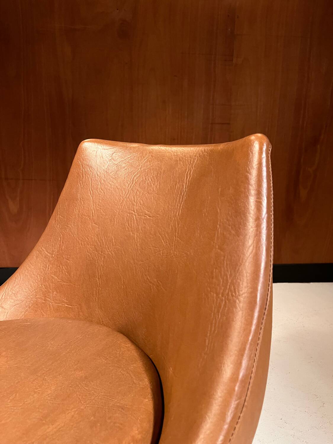 Polaris chair, design by Pierre Guariche for Meurop.