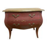 Chest of drawers.