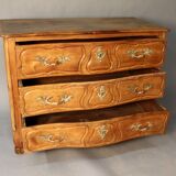 Lyonnaise chest of drawers, 18th century, blond walnut