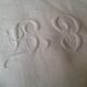 Serviettes damassées blanches monogrammées