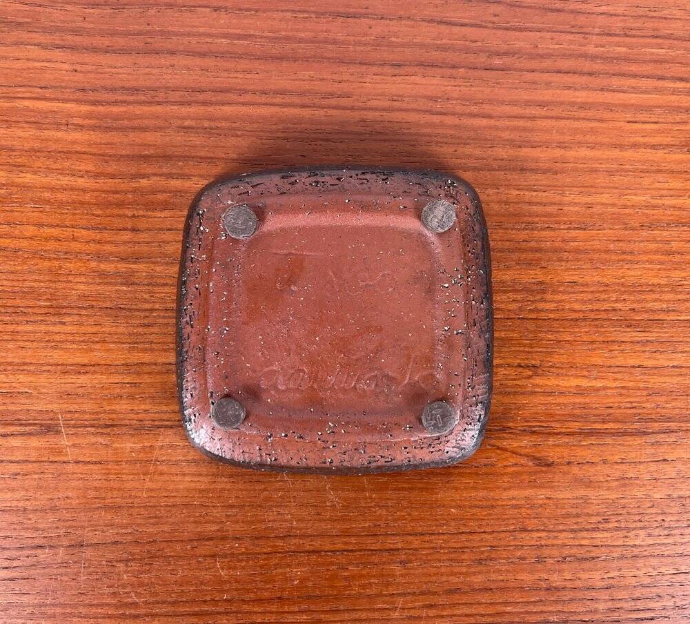 Danish studio pottery bowl from the mid-century by Jytte Trebbien and Harry Nielsen for Tusbo, 1960s.