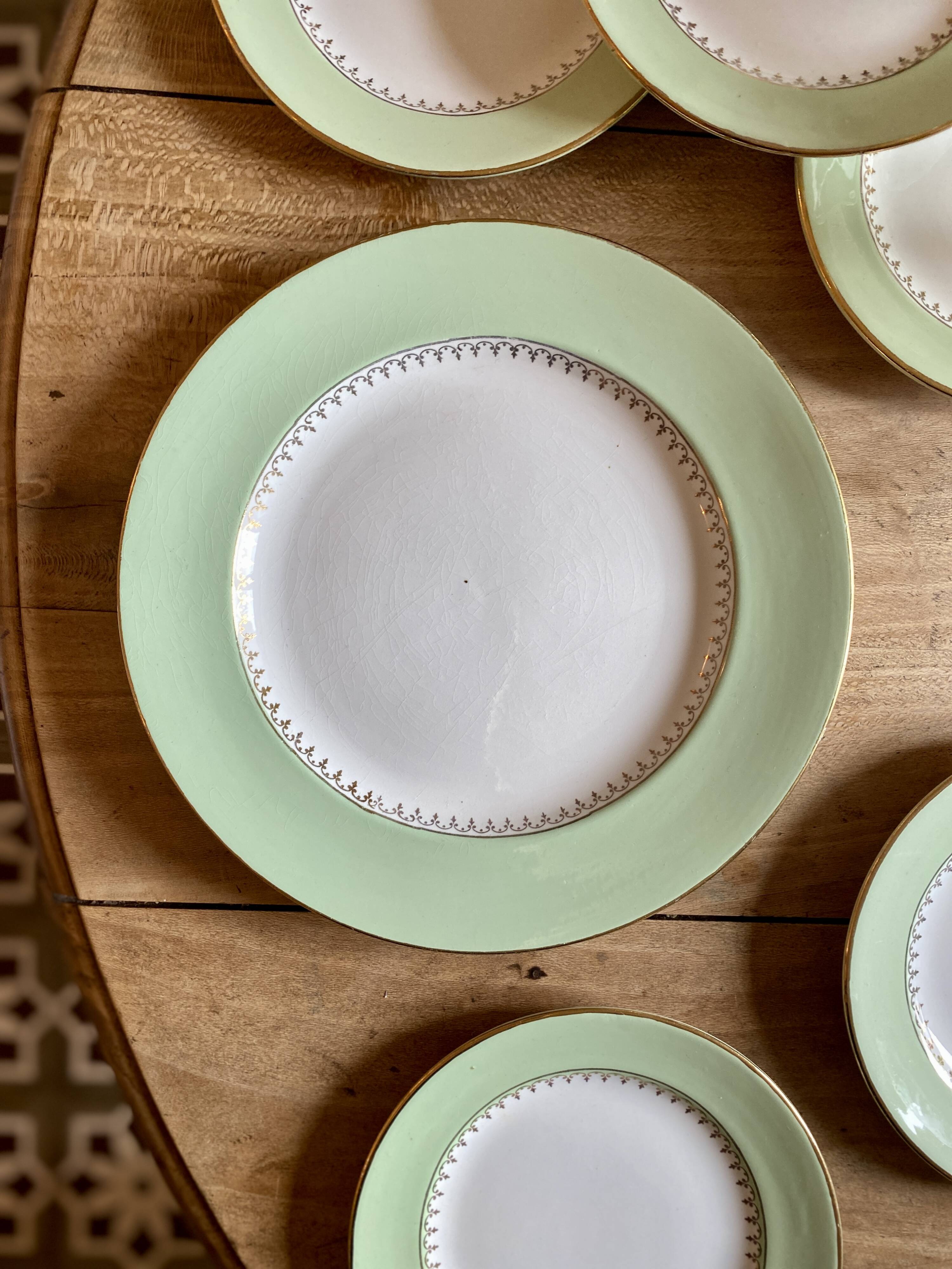Vintage dessert service, one main course and 6 plates L'AMandinoise