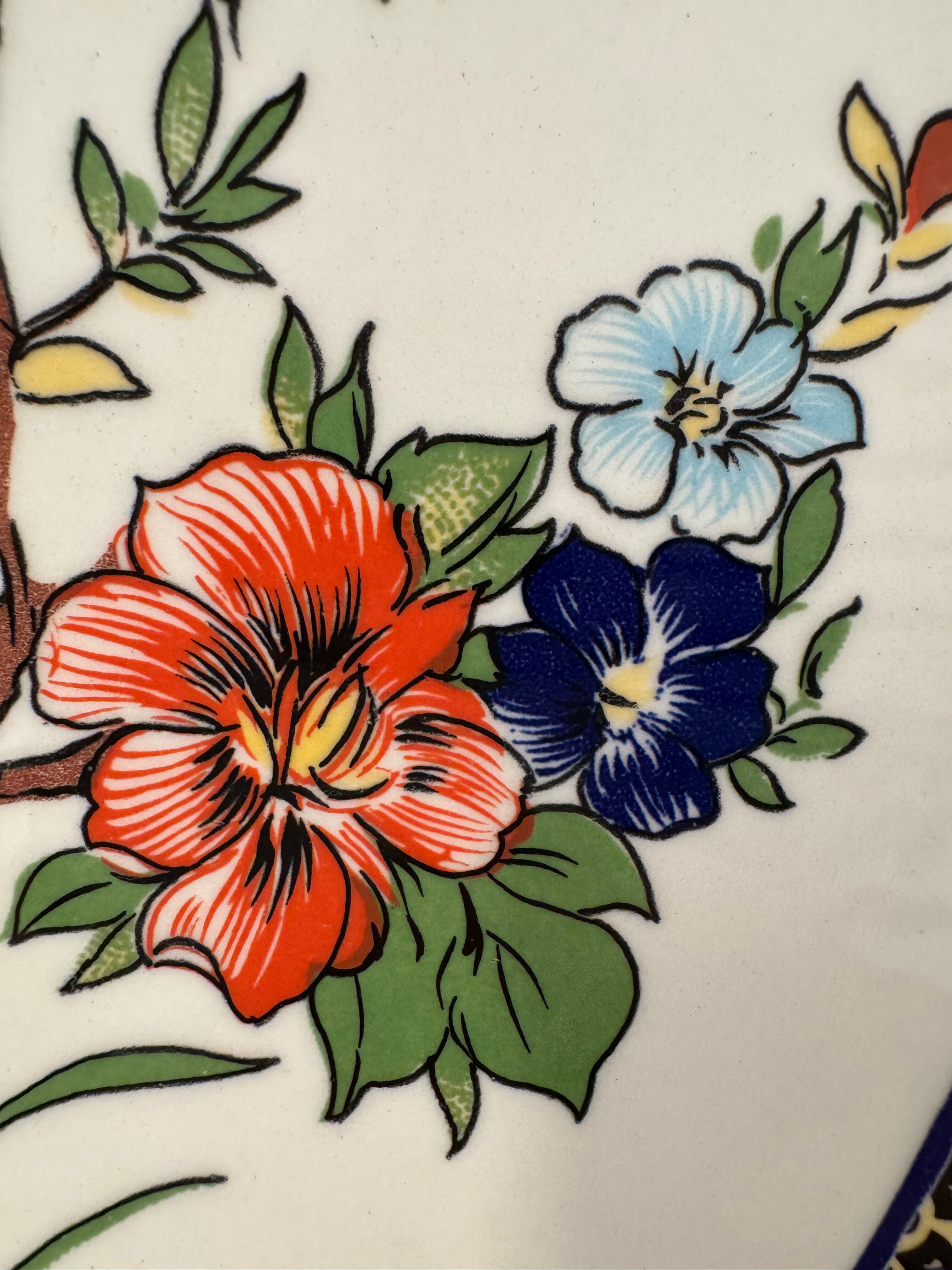Grand plat à décor de Paons et fleurs XX siècle