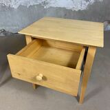 Paire de chevets en bois clair