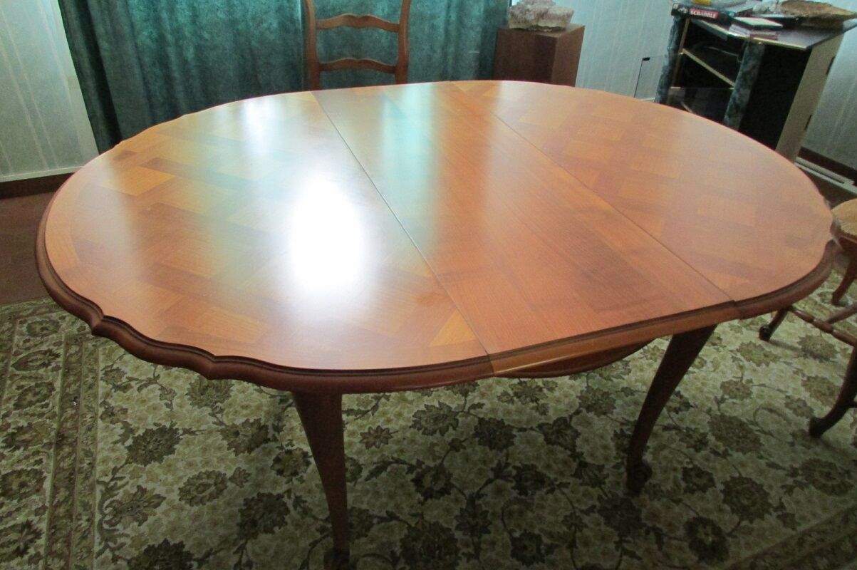 Extendable table and 4 straw chairs, cherry wood