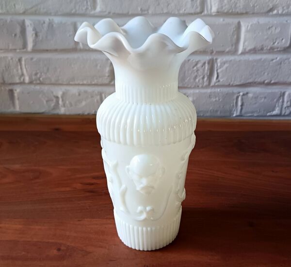 VASE ancien en opaline de foire blanche de grande taille, vintage France