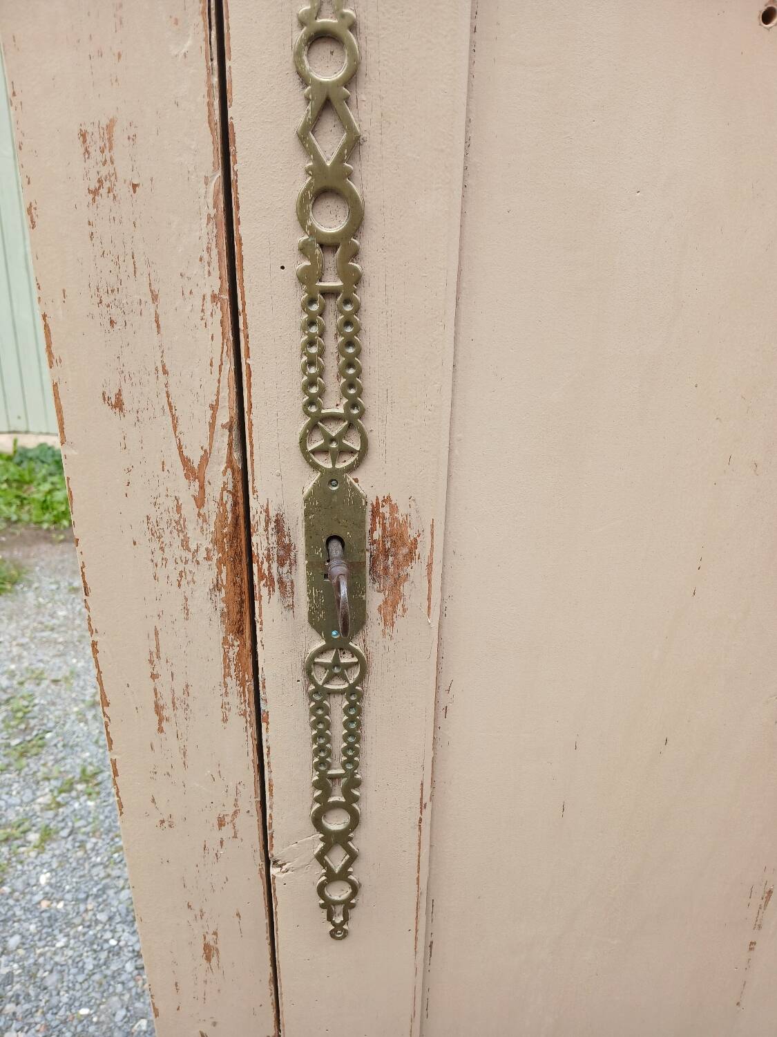 Bonnetière en bois très ancienne