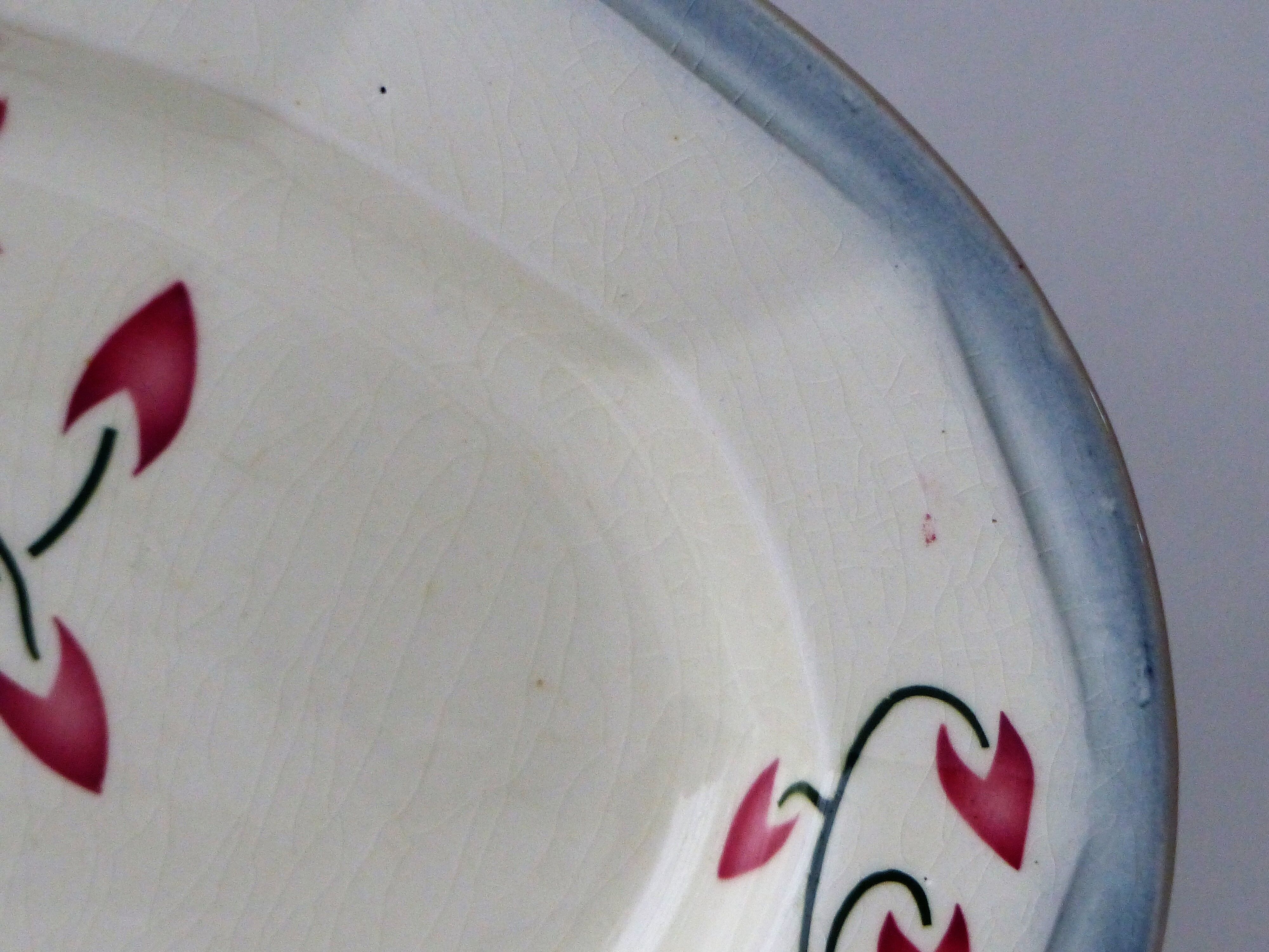 Serving dish in opaque porcelain
