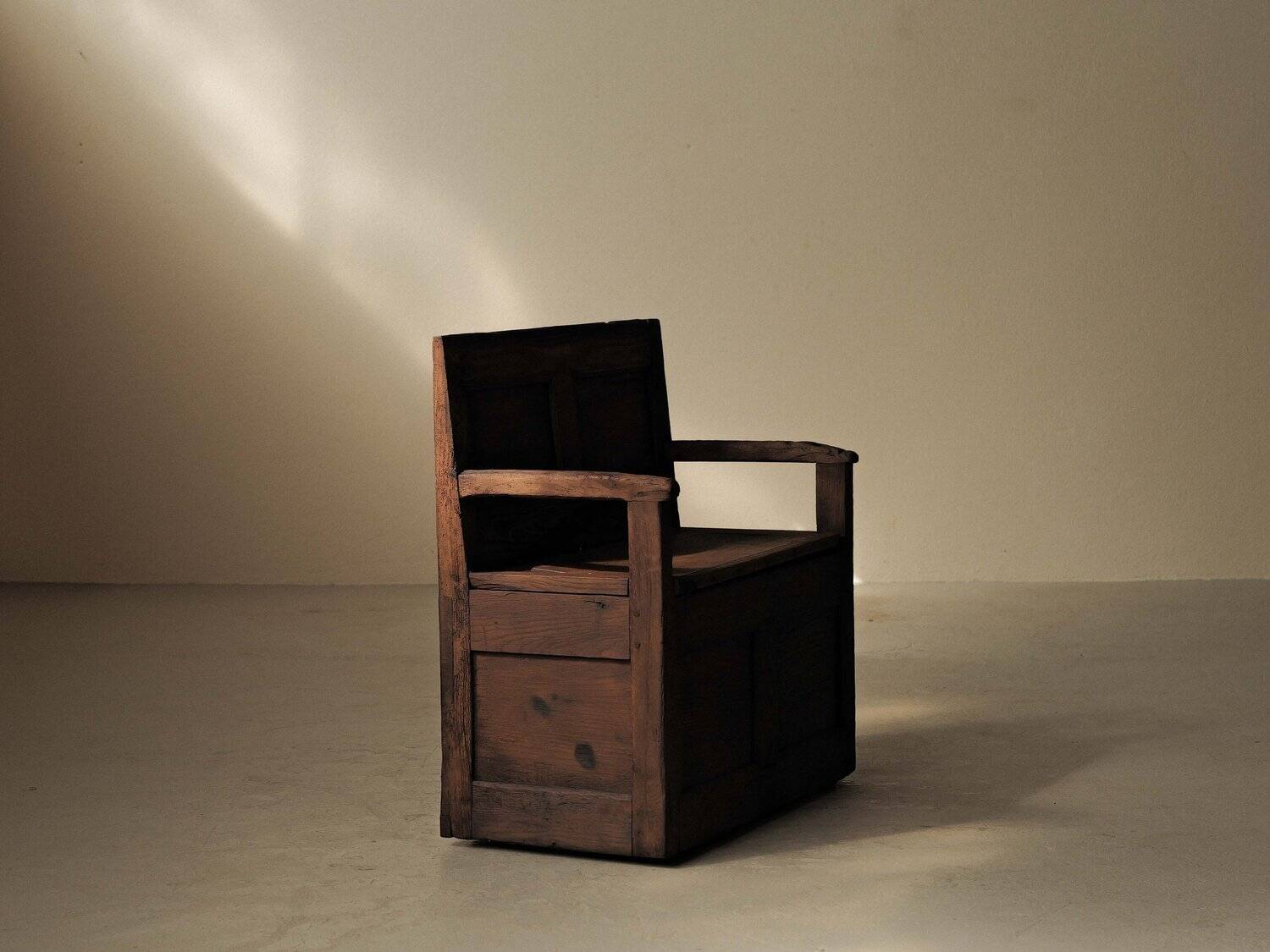 Farm chest bank in solid wood, Auvergne, 19th century