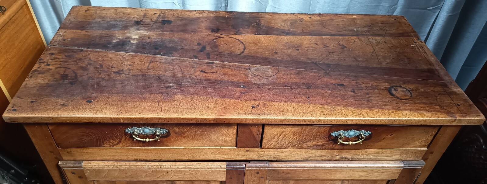 Louis XVI height-adjustable buffet in walnut
