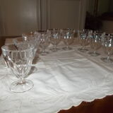 Ensemble de 9 verres à pied anciens