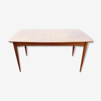 Scandinavian extansible dining table